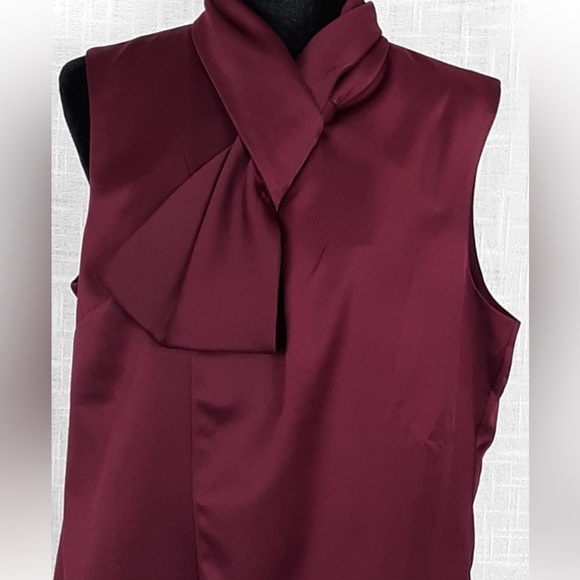 Tahari Beautiful Burgundy Satin Sleeveless Blouse 👚 with Attached Scarf - Picture 7 of 8